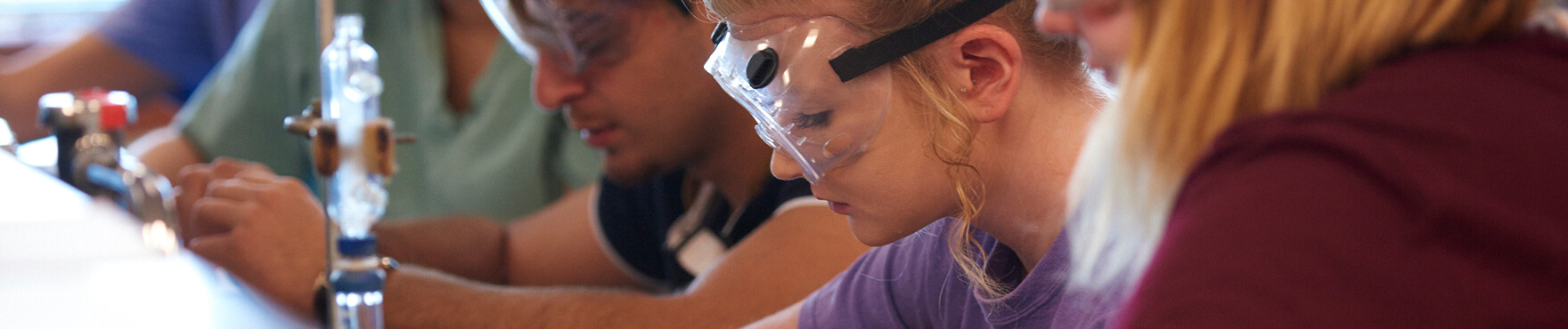 students doing a chemistry experiment